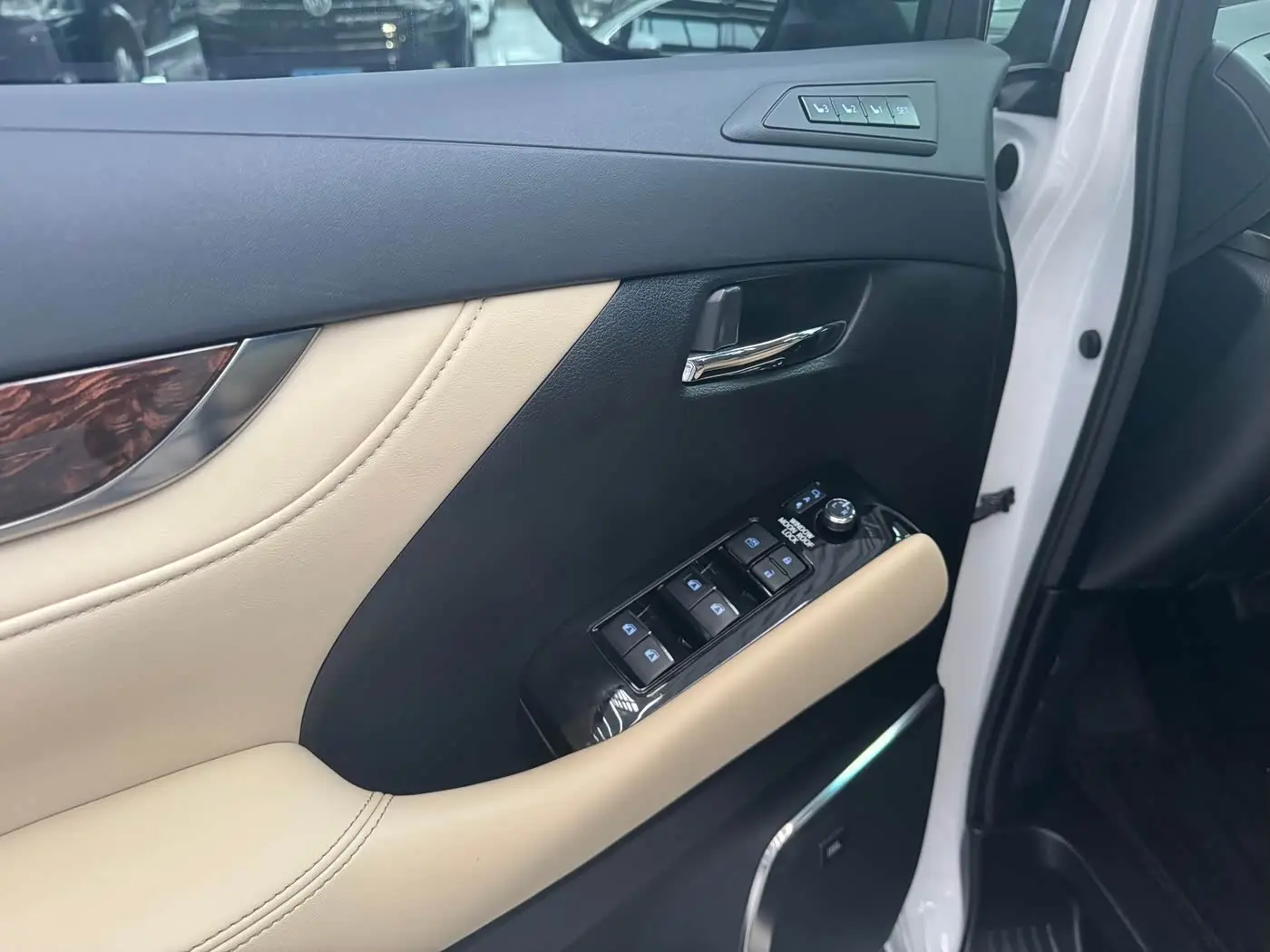 Toyota Alphard 2021 — Photo 8/15