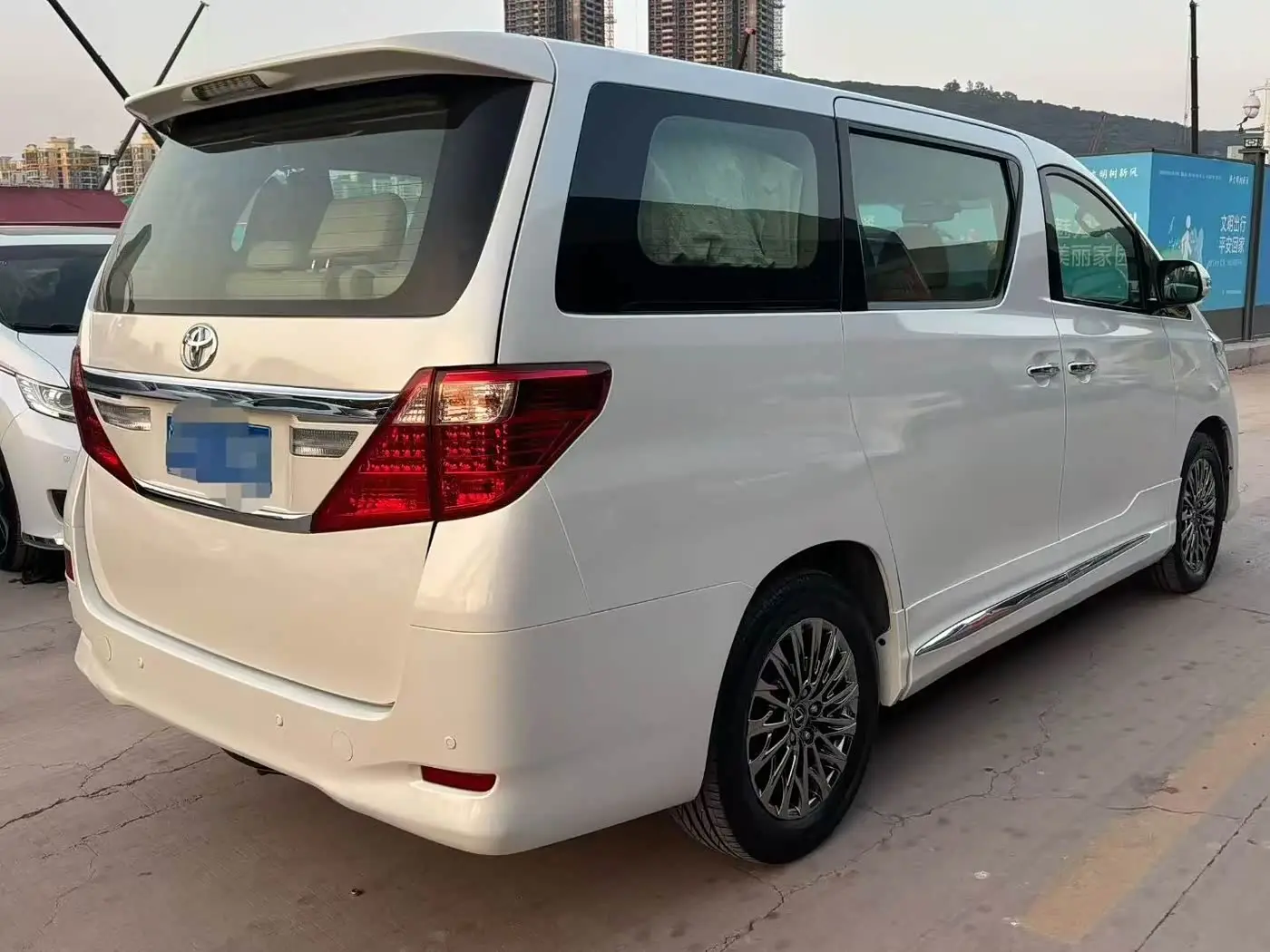 Toyota Alphard 2014 — ფოტო 7/8