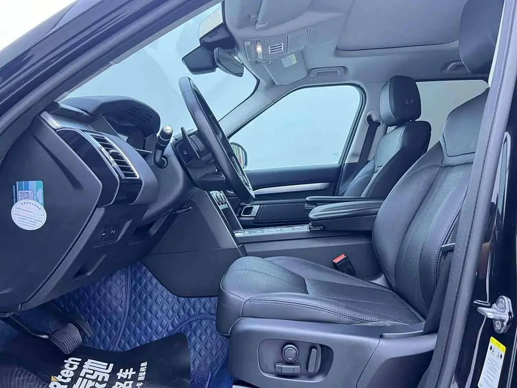 Land Rover Discovery 2020 — Photo 15/20