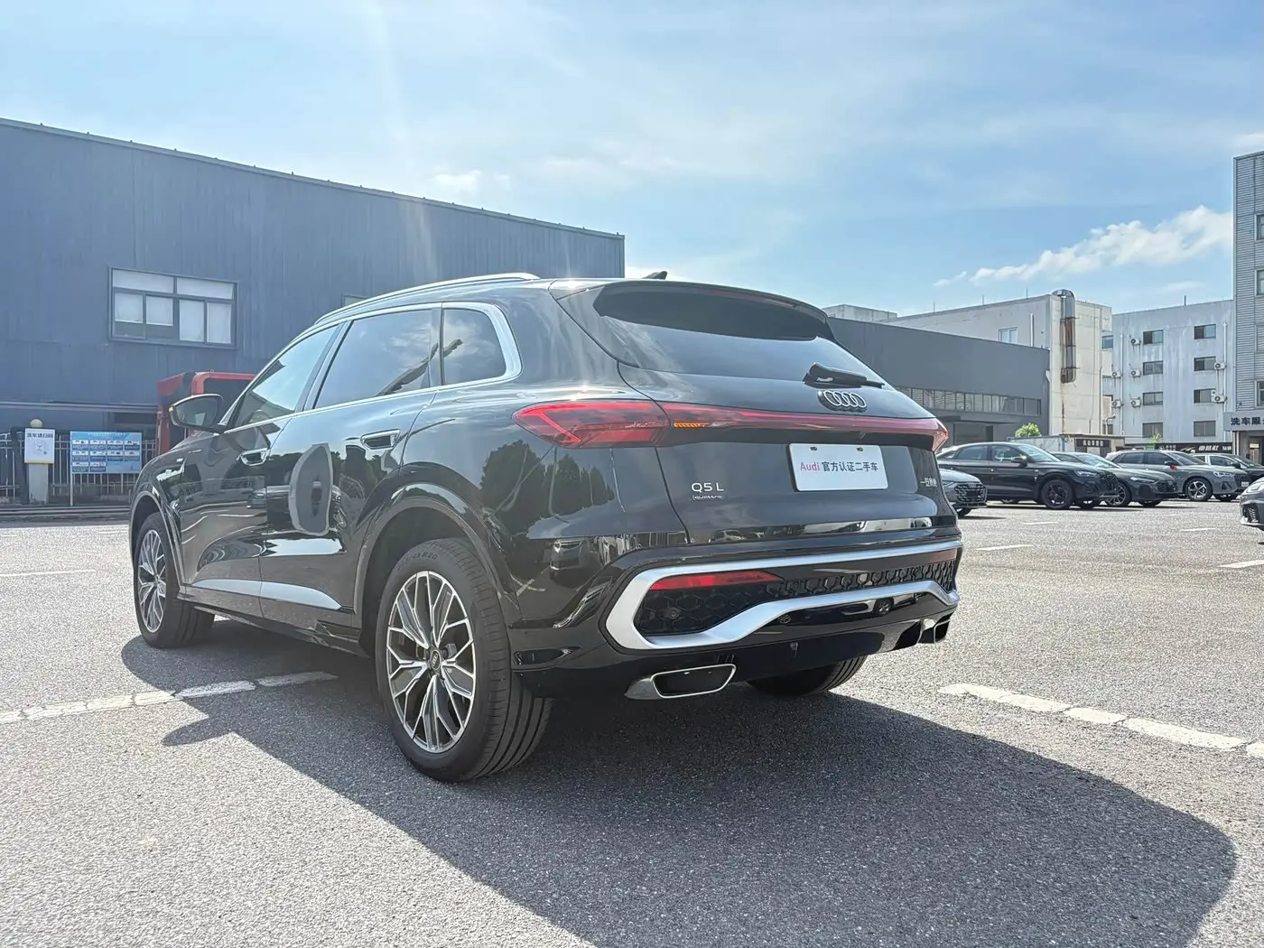 Audi Q5L 2025 — Photo 7/19