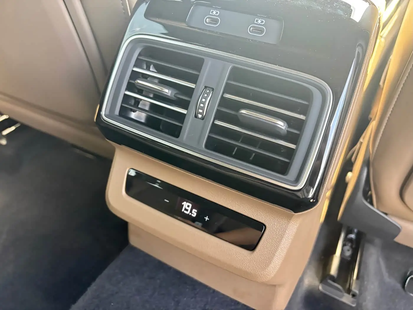 Audi Q5L 2025 — Photo 11/19