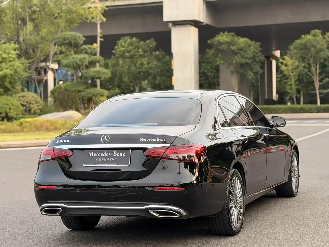 Mercedes-Benz E-Class 2021 — Photo 6/9