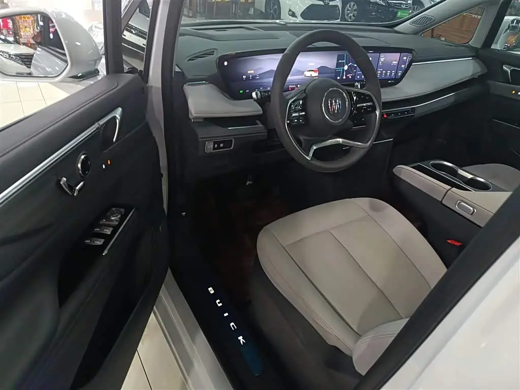 Buick GL8 2025 — Photo 12/20