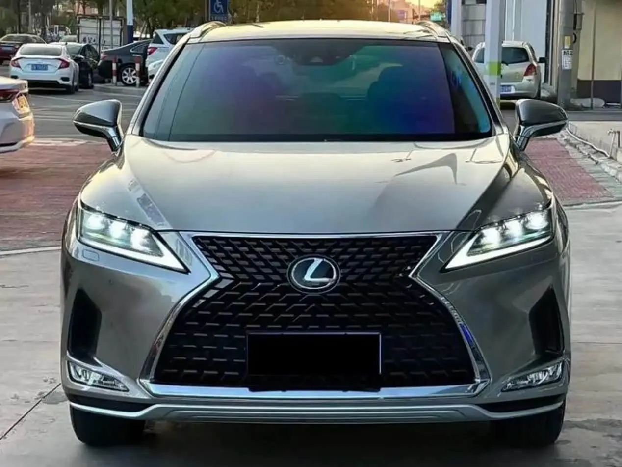 Lexus RX 2021 — Photo 2/6