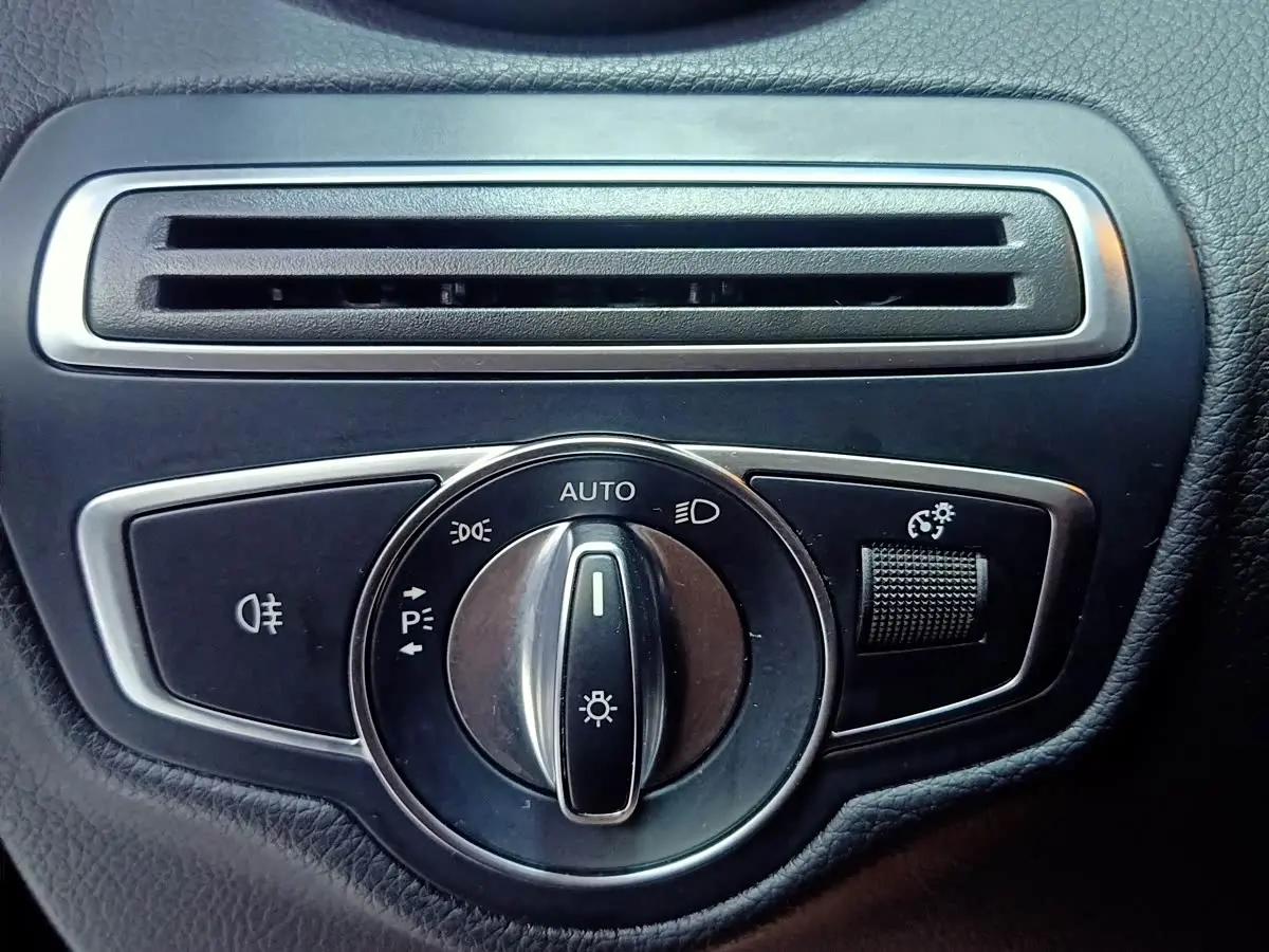 Mercedes-Benz GLC 2020 — Photo 15/20