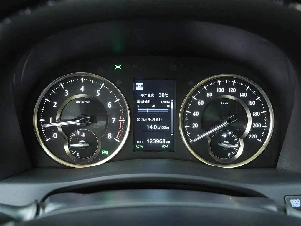 Toyota Alphard 2019 — Photo 8/20