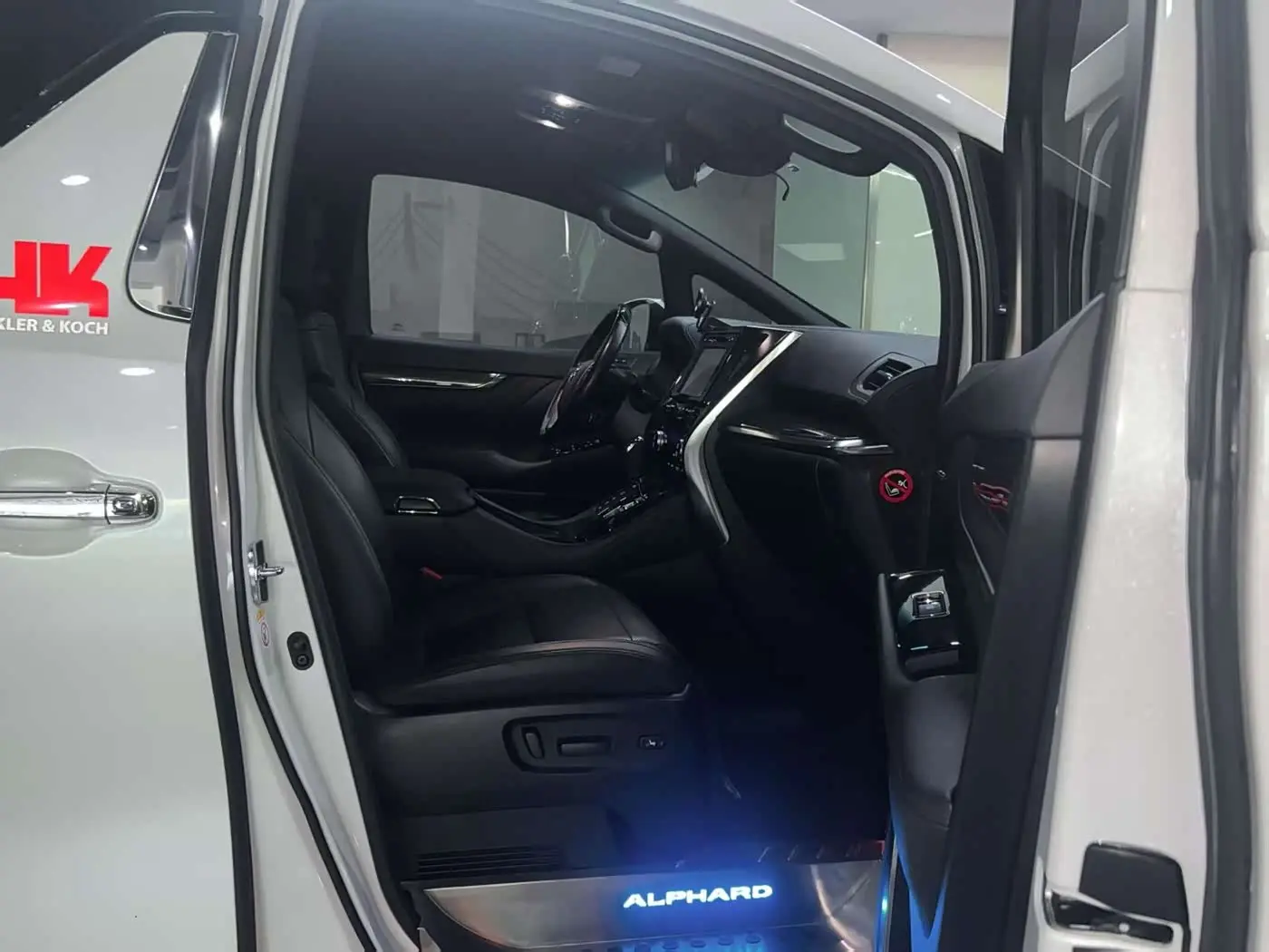 Toyota Alphard 2020 — Фото 10/14