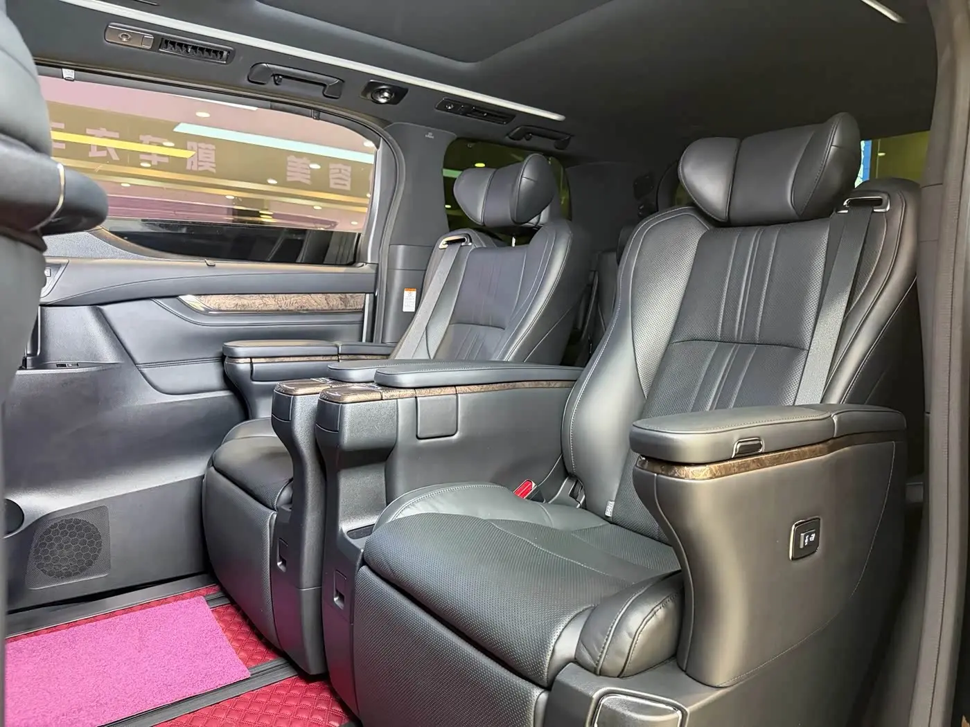 Toyota Vellfire 2021 — Photo 11/18
