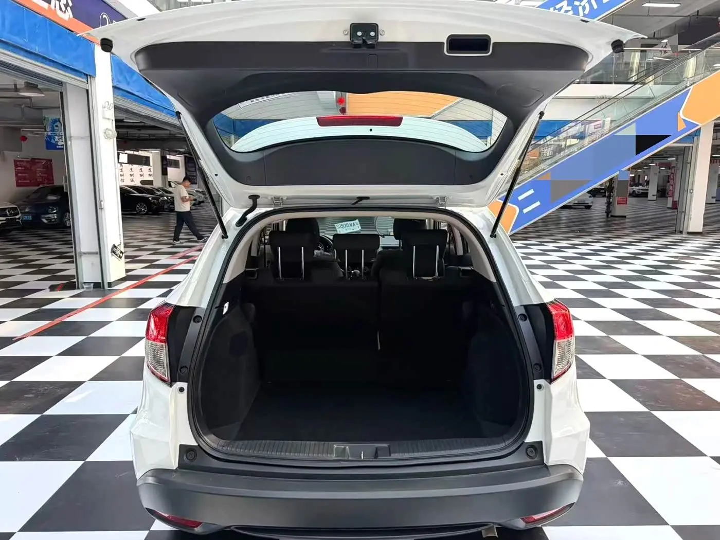 Honda Vezel 2022 — Фото 15/18