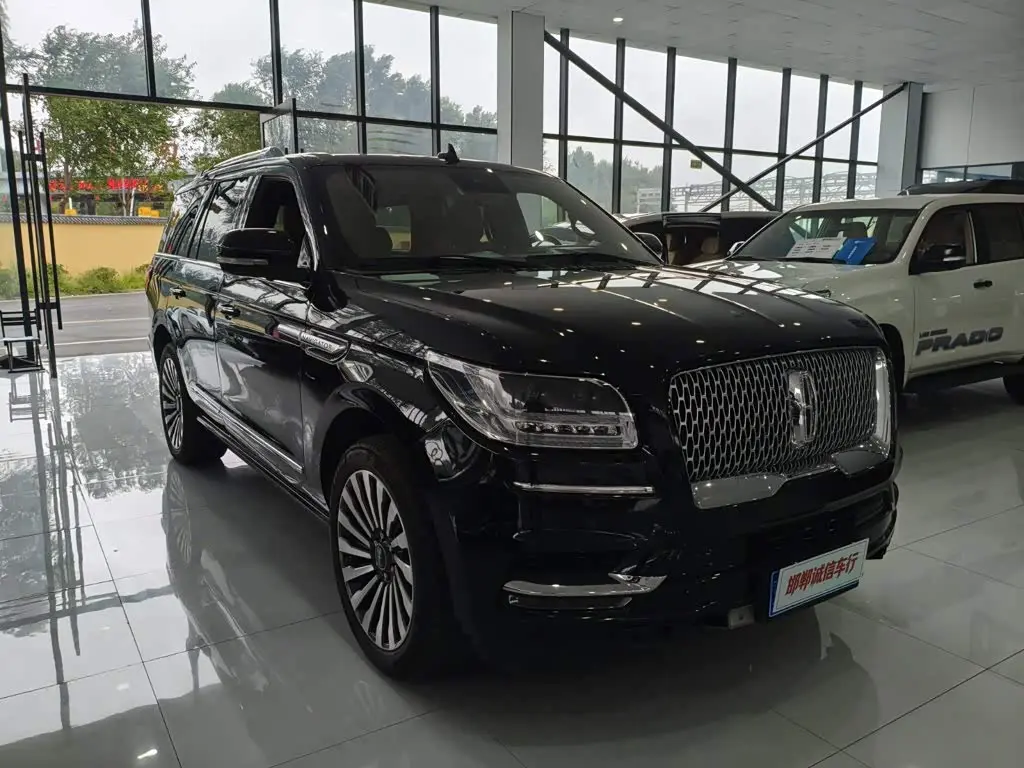 Lincoln Navigator 2022 — Photo 3/17
