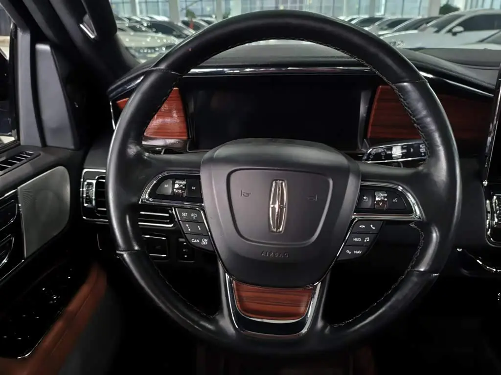 Lincoln Navigator 2022 — Photo 10/17
