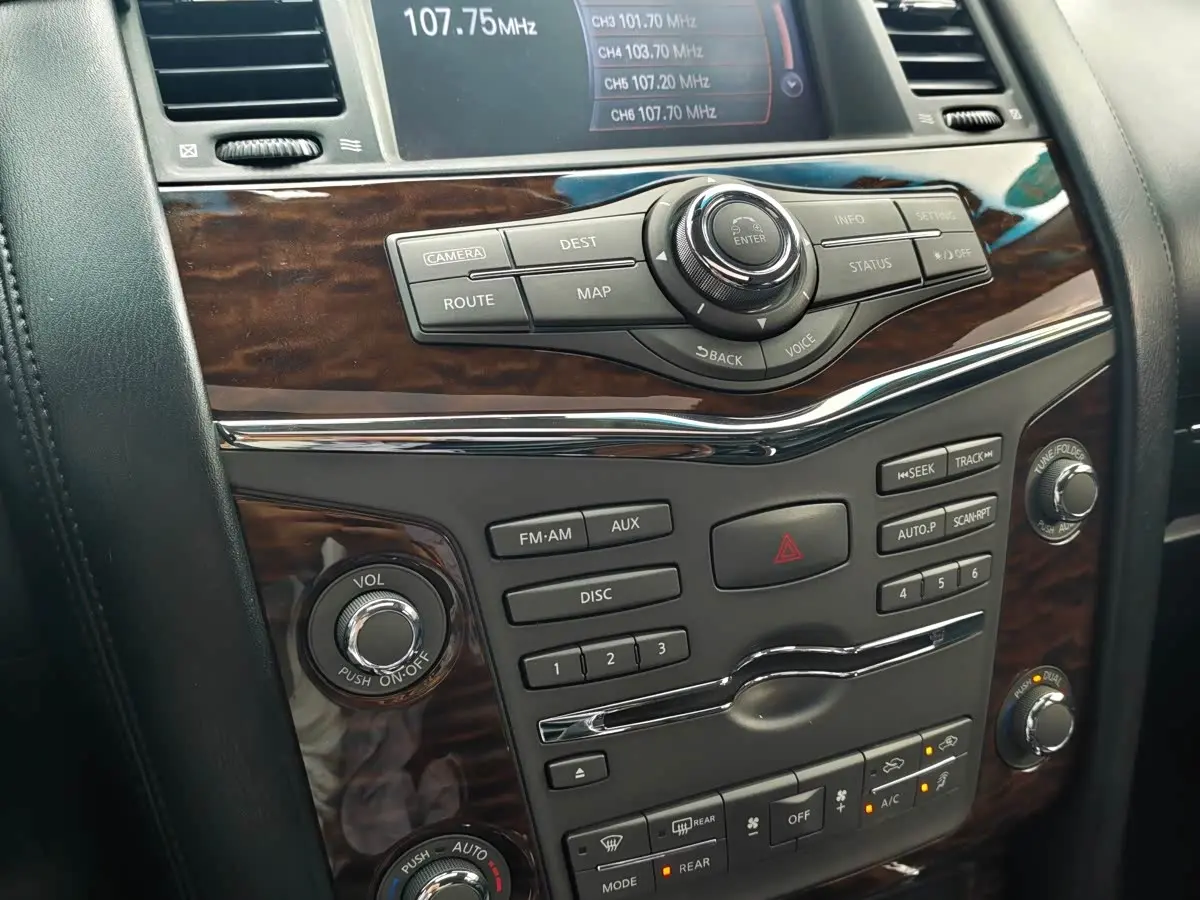 Nissan Patrol 2016 — Photo 19/20