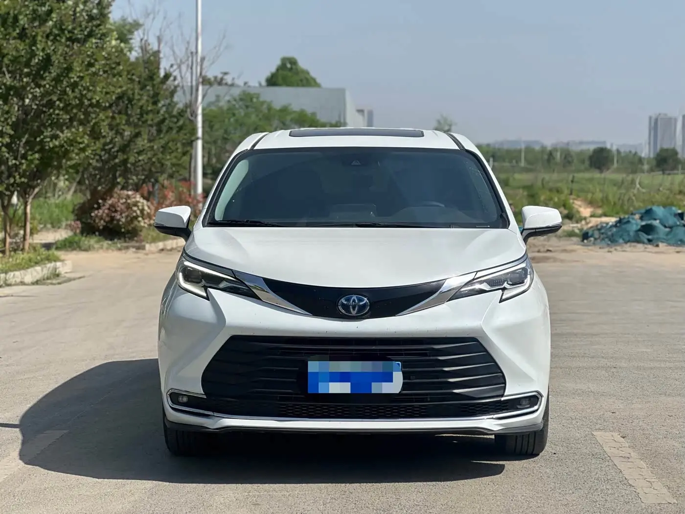 Toyota Sienna 2024 — ფოტო 2/9
