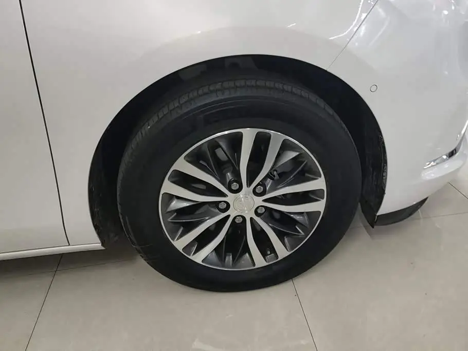 Buick GL8 2021 — Photo 6/16