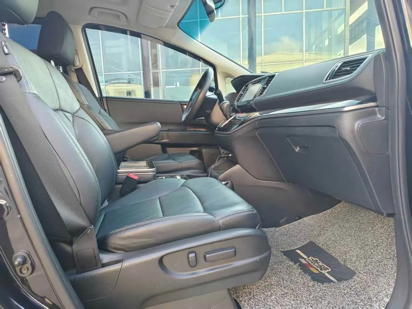 Honda Odyssey 2017 — Şəkil 12/18
