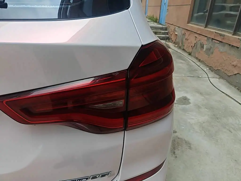 BMW X3 2019 — Photo 8/20