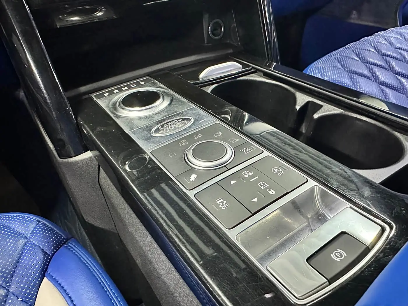 Land Rover Discovery 2020 — Photo 10/17