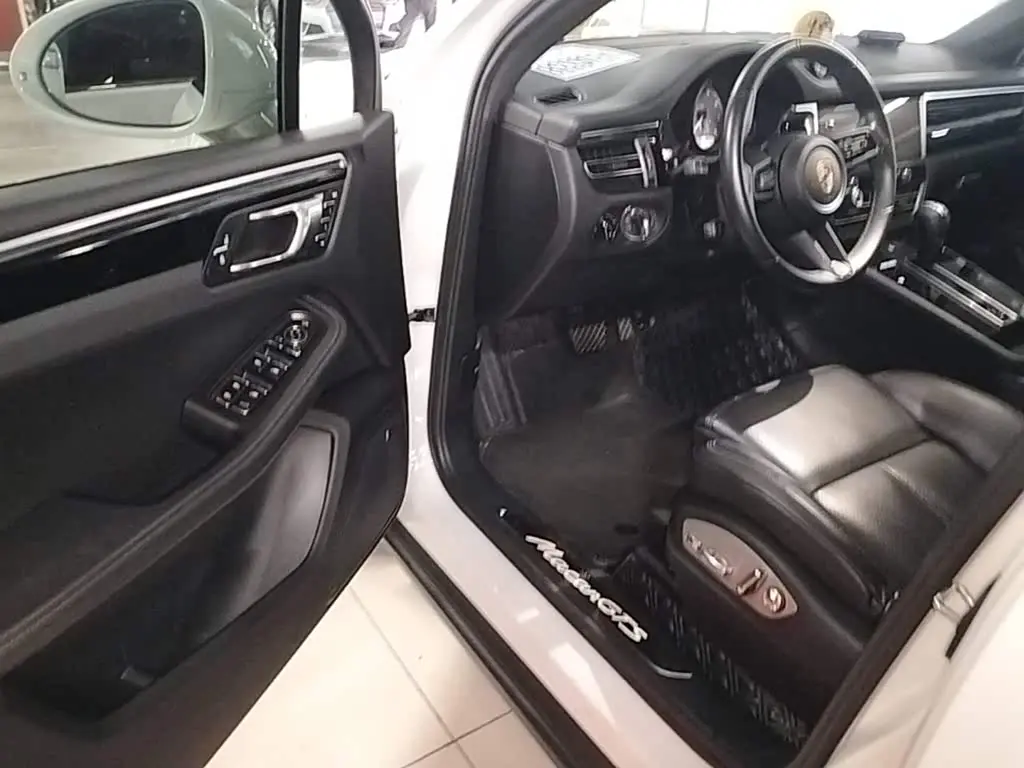 Porsche Macan 2022 — Photo 16/20