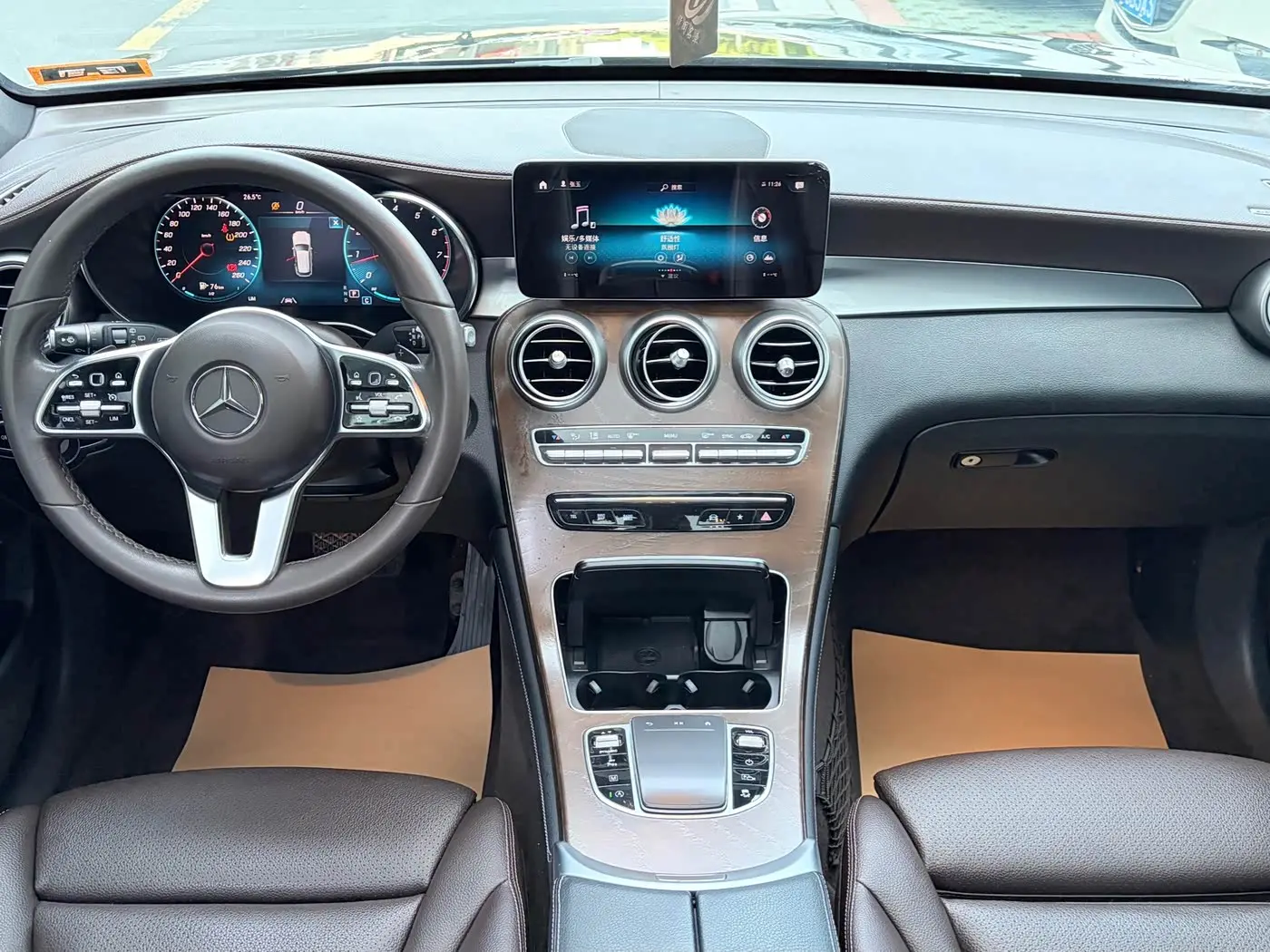 Mercedes-Benz GLC 2019 — Photo 9/9