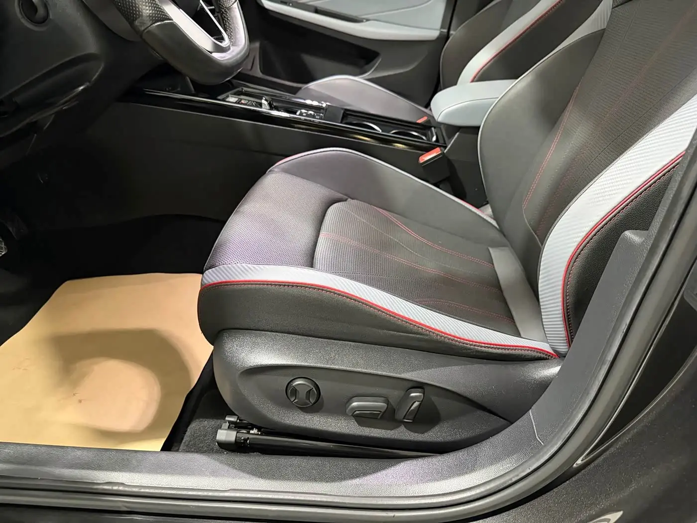 Volkswagen Lamando 2022 — Photo 17/19