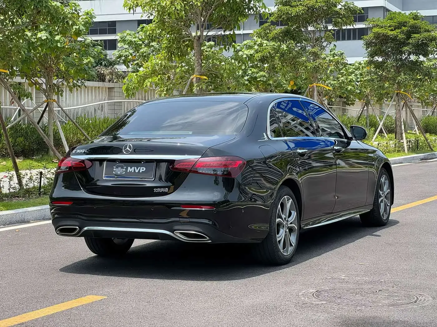 Mercedes-Benz E-Class 2022 — Photo 7/9