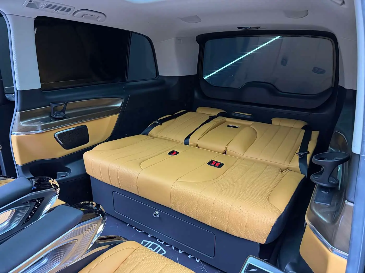 Mercedes-Benz V-Class 2021 — Photo 19/20