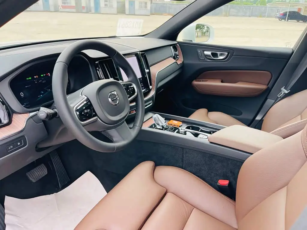 Volvo XC60 Plug-in Hybrid 2026 — Şəkil 12/15