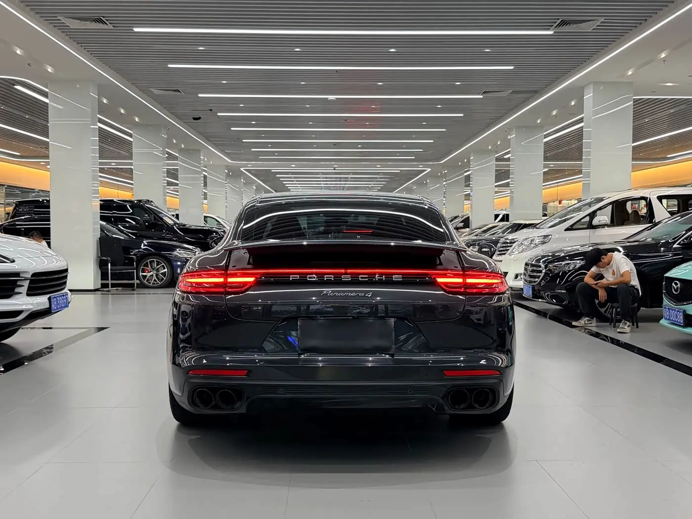 Porsche Panamera 2020 — Фото 17/18
