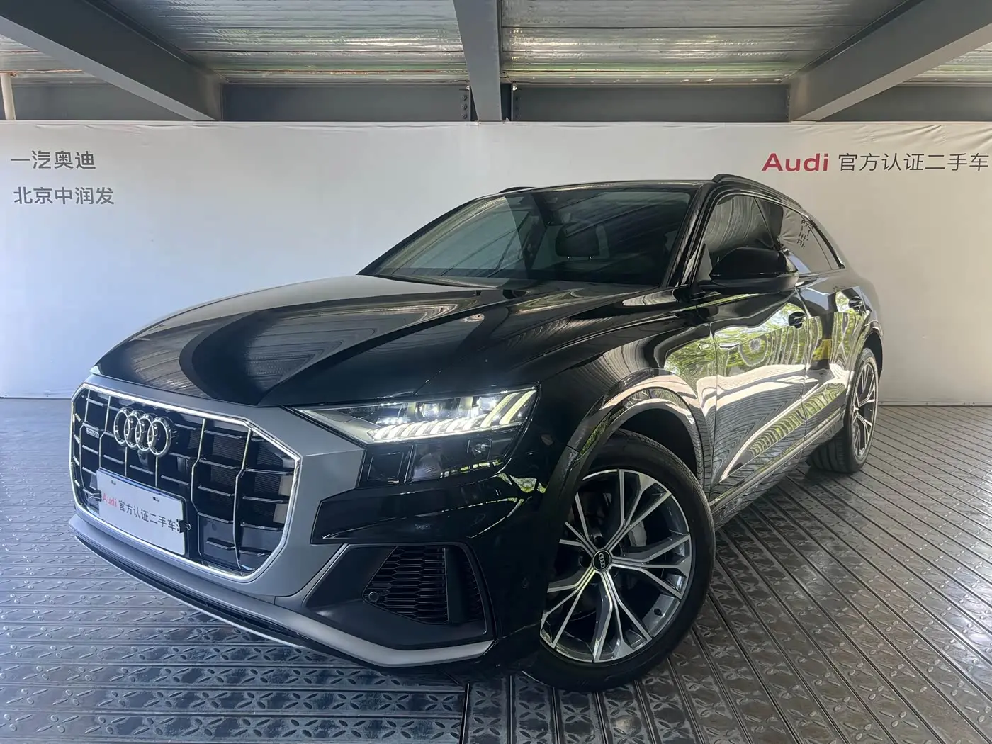 Audi Q8 2023 — Photo 1/20