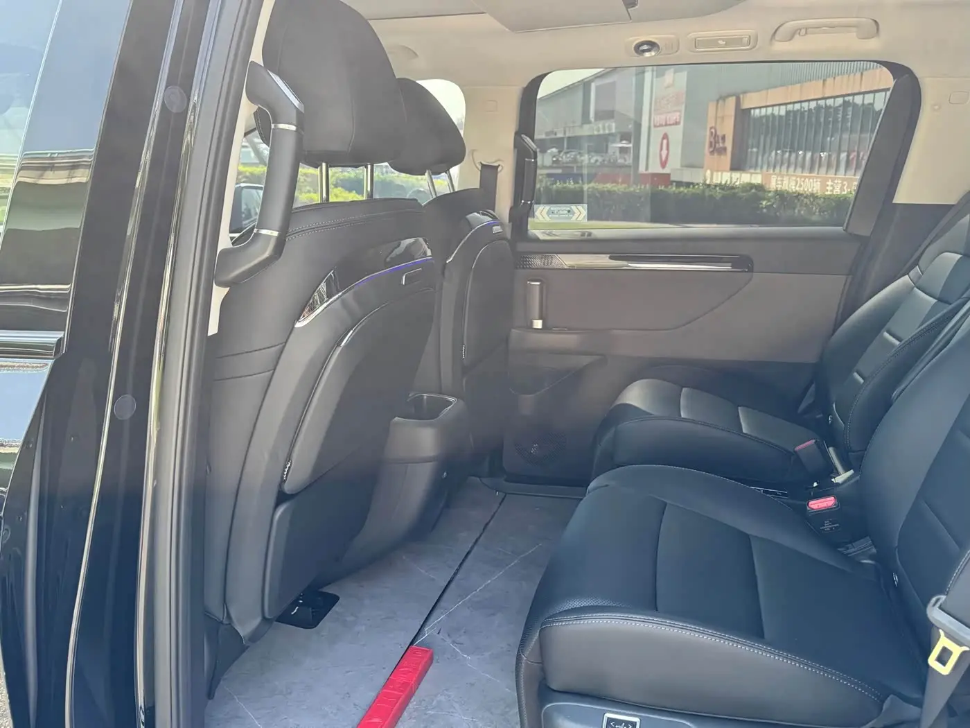 GAC Trumpchi Trumpchi E8 NEV 2024 — Photo 5/14