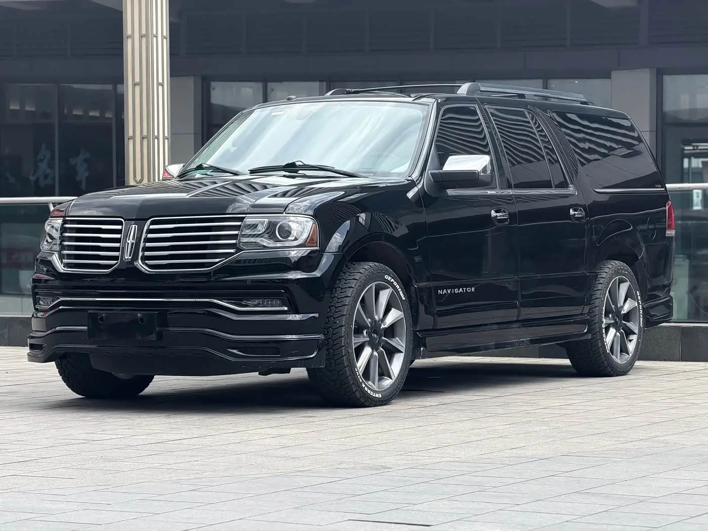 Lincoln Navigator 2017 — Фото 1/16