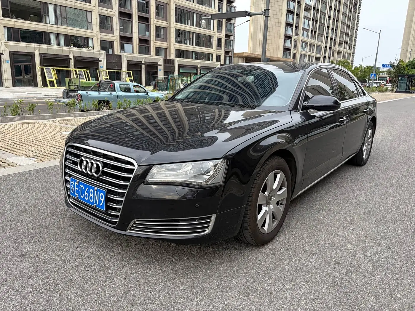 Audi A8 2014 — Photo 1/17