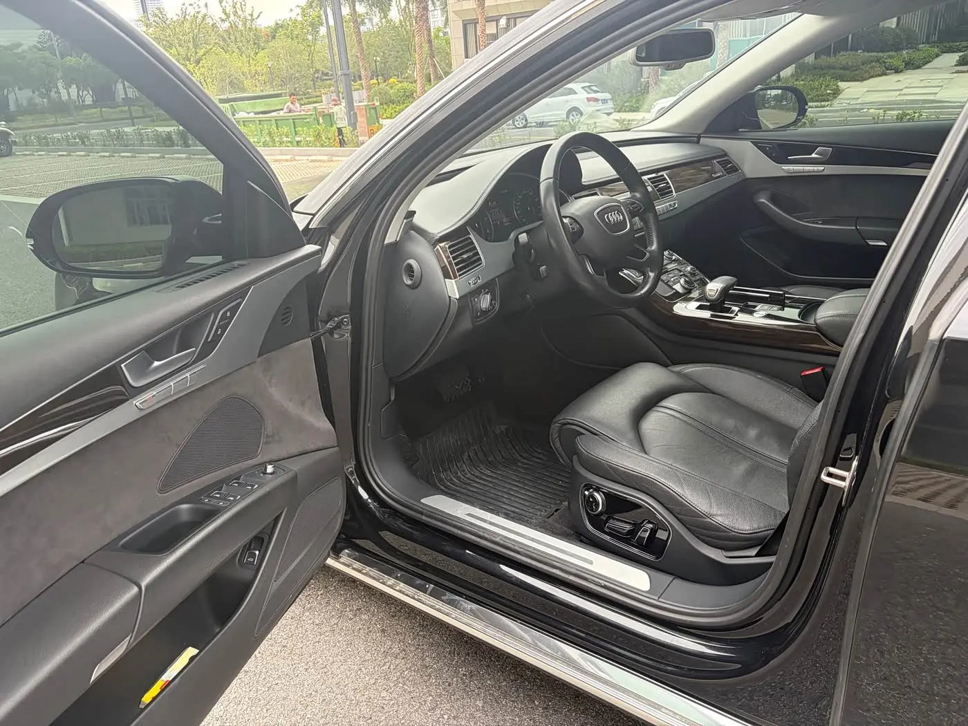 Audi A8 2014 — Photo 8/17