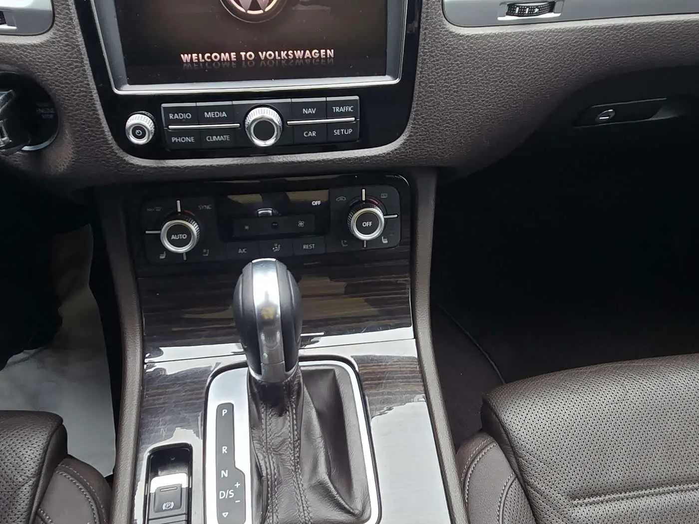 Volkswagen Touareg 2016 — Photo 12/17