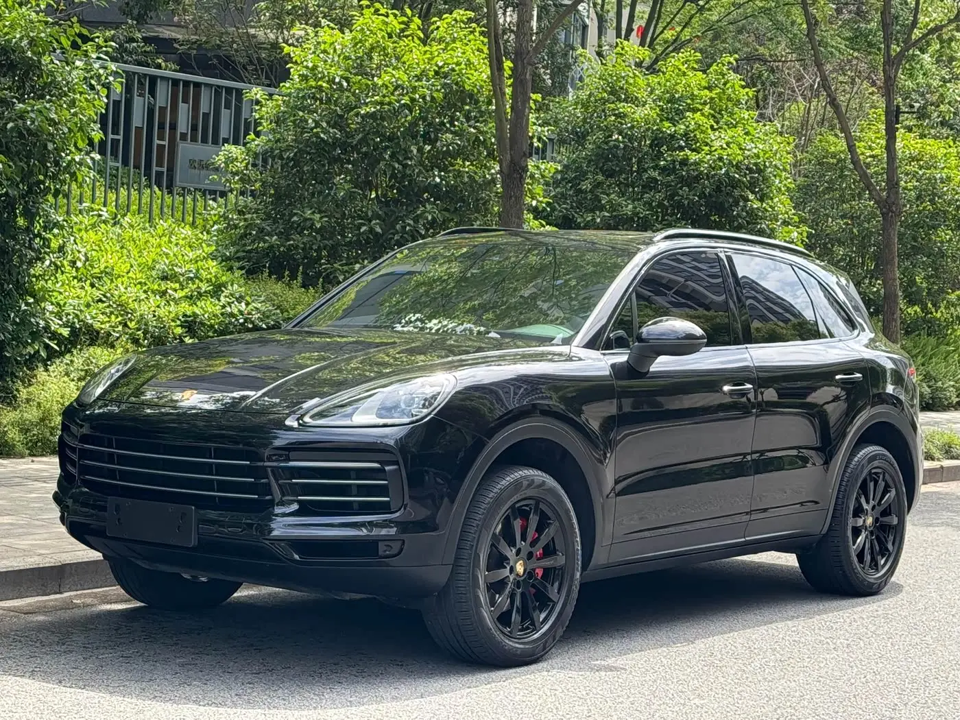Porsche Cayenne 2020 — Photo 1/17