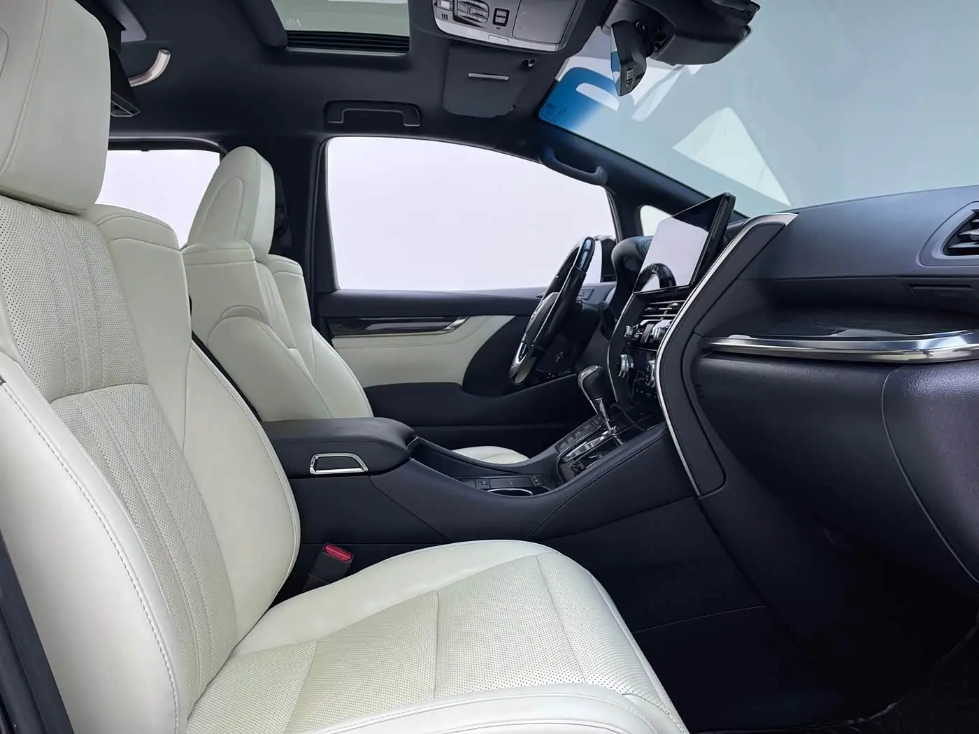 Lexus LM 2020 — Photo 6/13