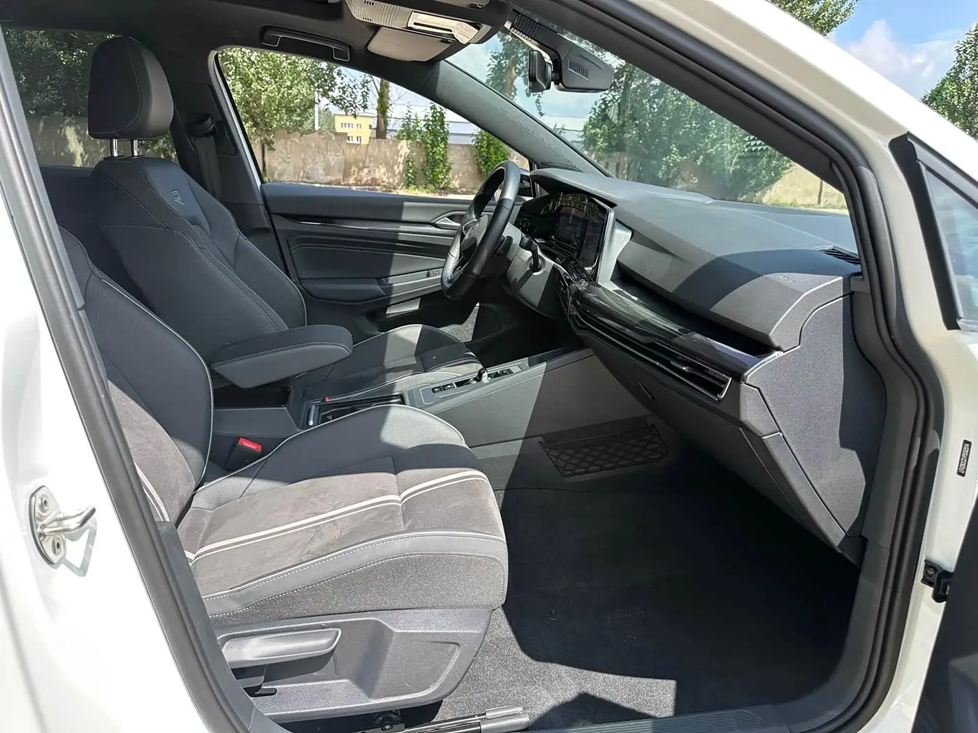 Volkswagen Golf 2023 — Photo 16/19