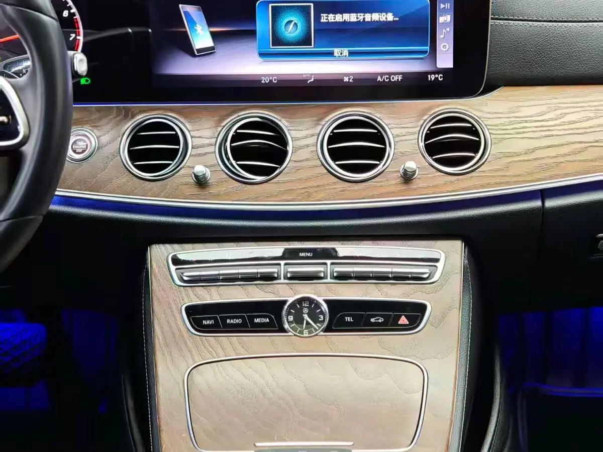 Mercedes-Benz E-Class 2020 — Photo 14/17