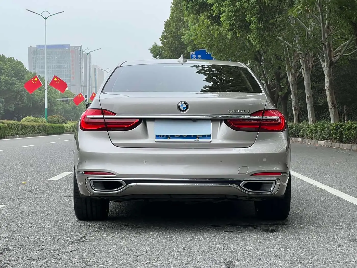 BMW 7 Series 2018 — Photo 18/18