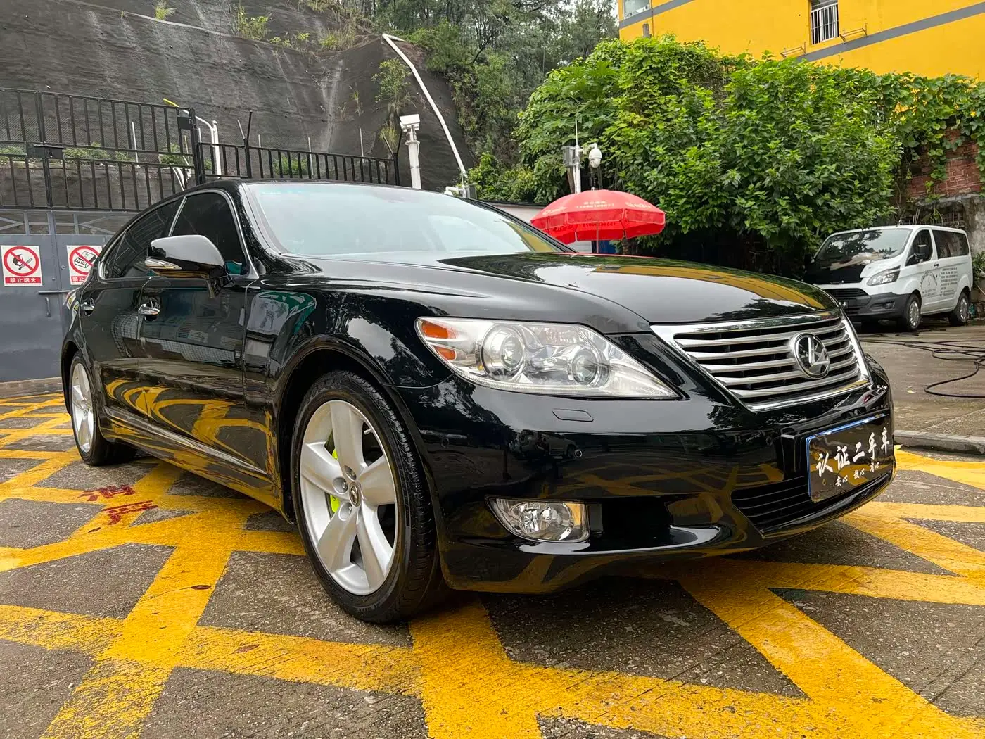 Lexus LS 2010 — ფოტო 3/15