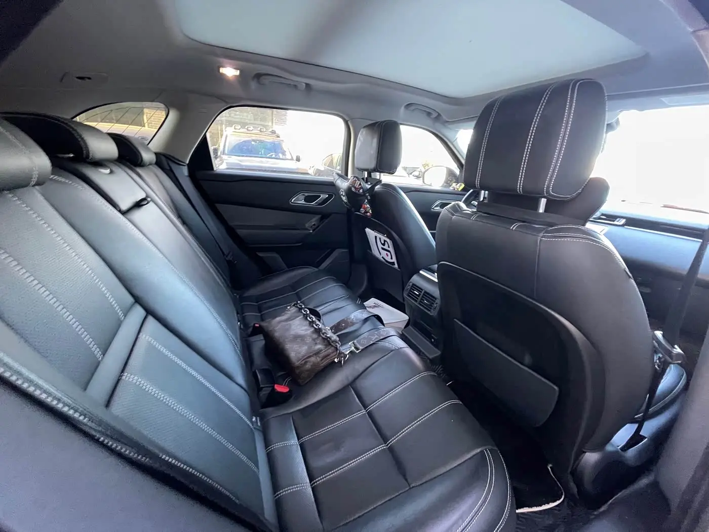 Land Rover Range Rover Velar 2018 — Photo 8/11