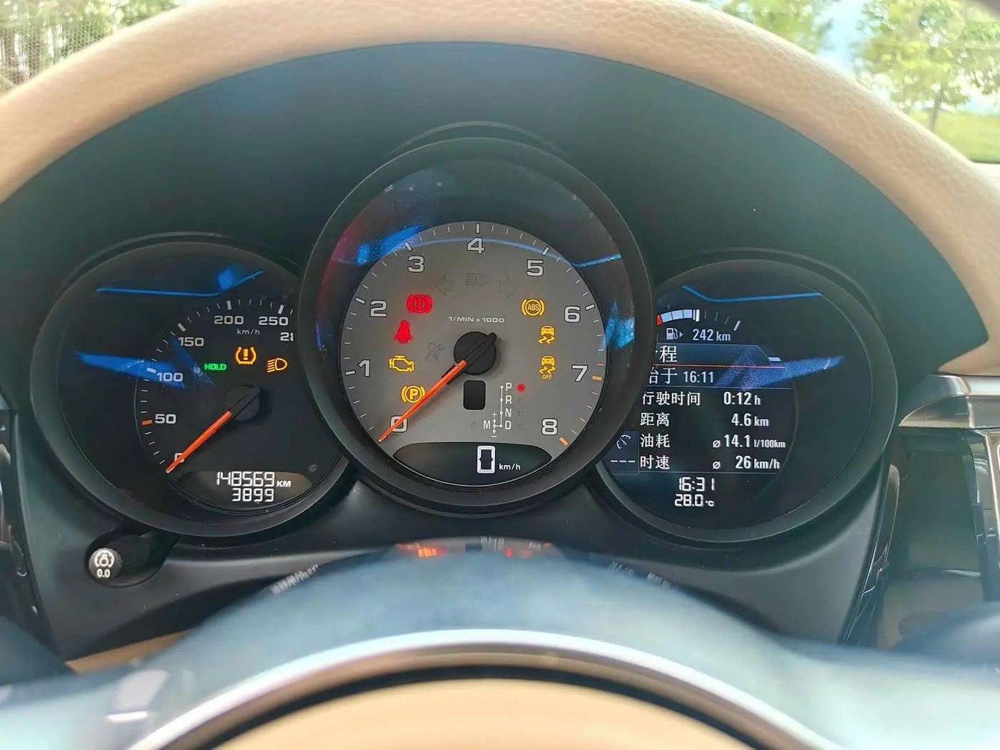 Porsche Macan 2015 — Фото 19/20
