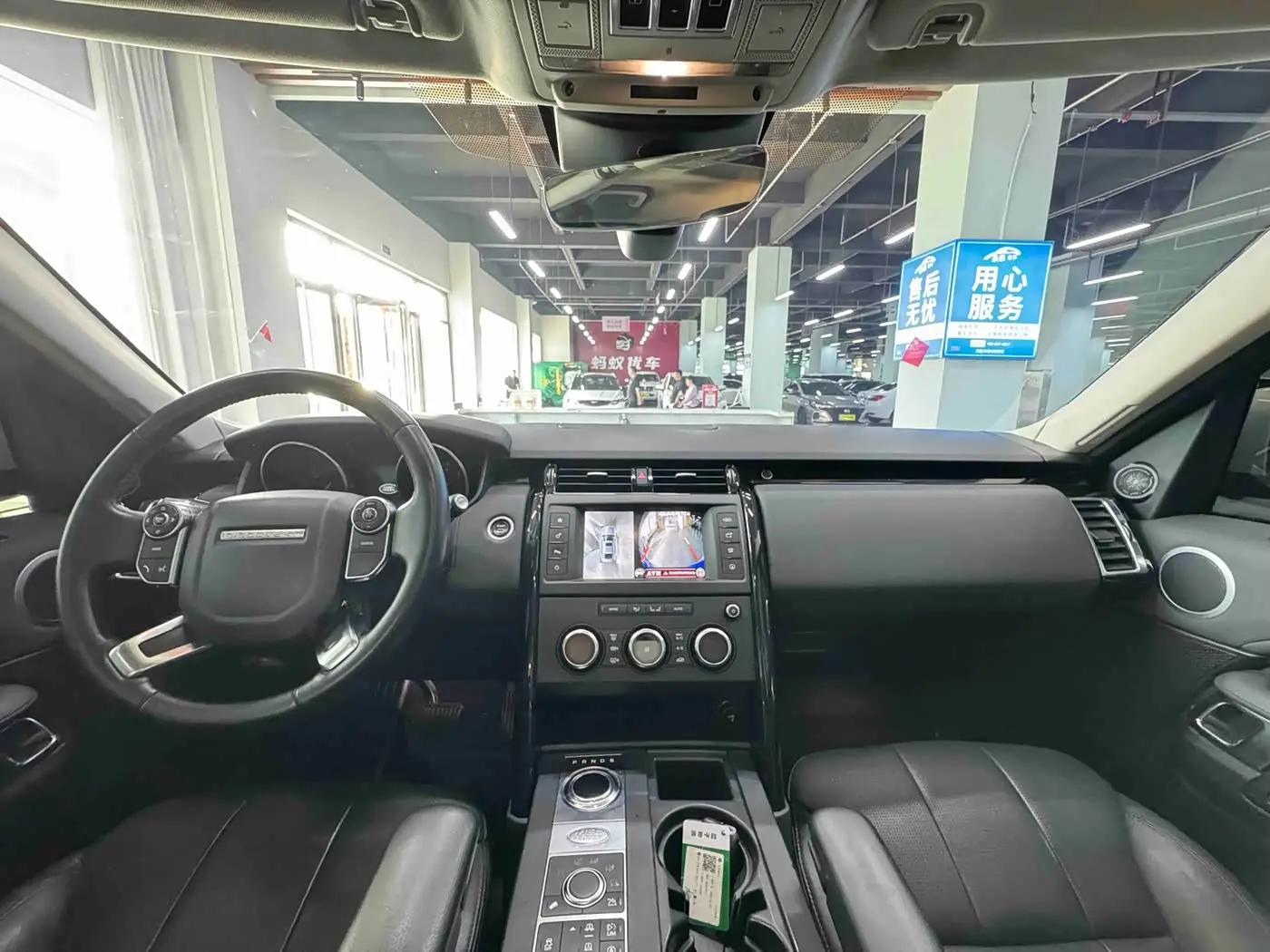 Land Rover Discovery 2018 — Photo 12/18
