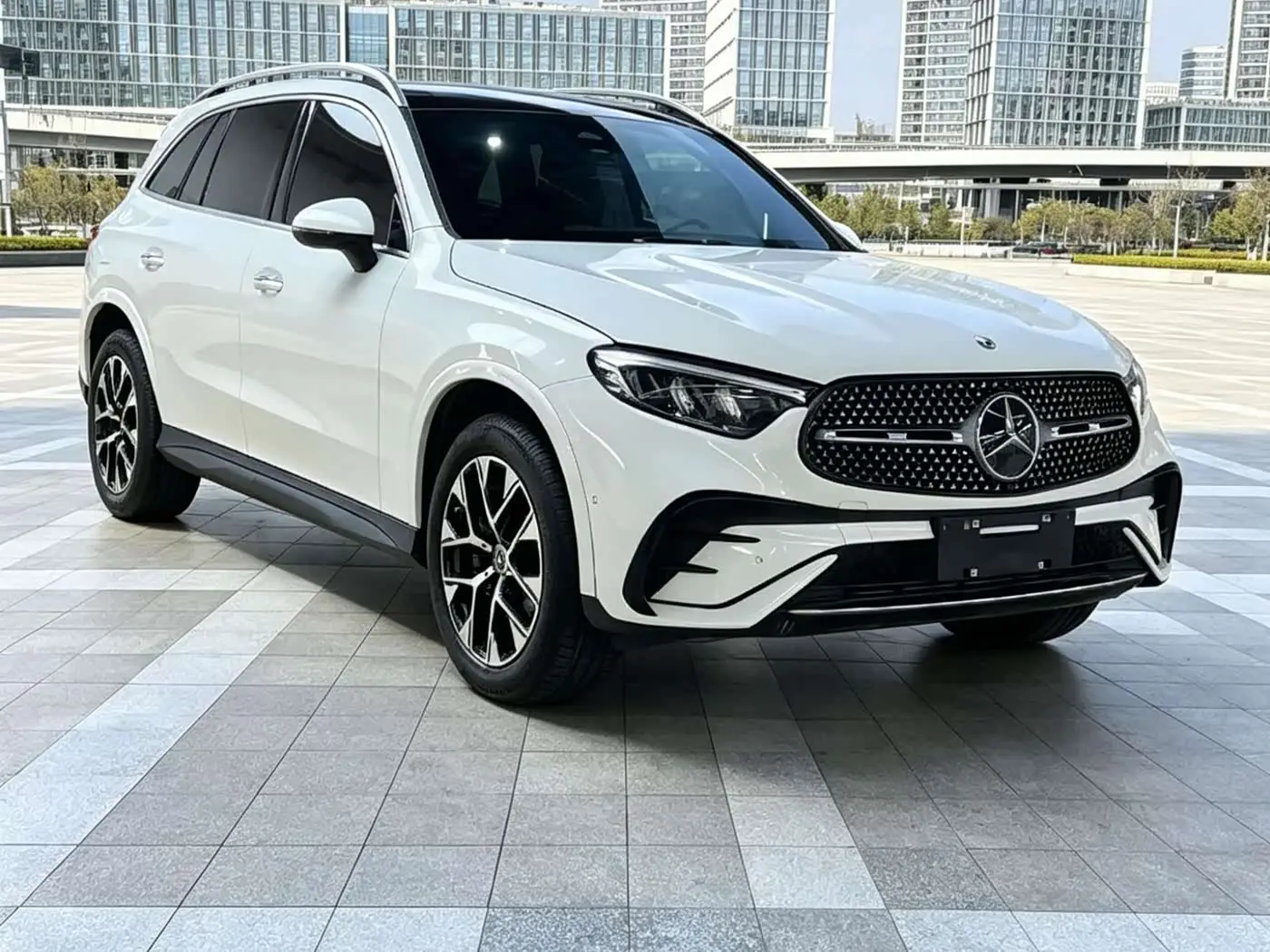Mercedes-Benz GLC 2023 — Photo 3/10