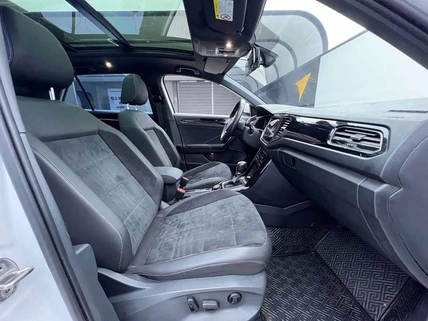 Volkswagen T-ROC 2021 — Photo 8/20