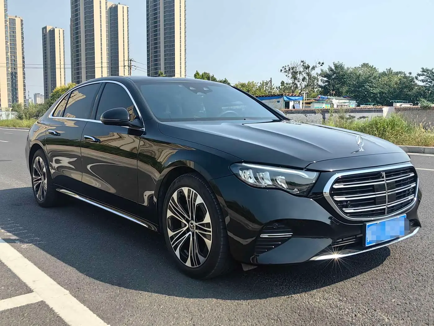 Mercedes-Benz E-Class 2025 — Photo 3/12