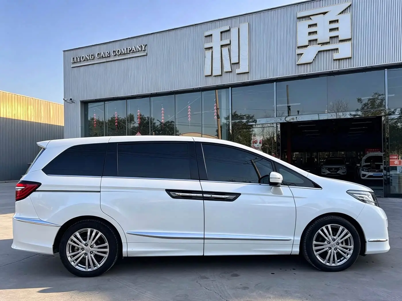 Honda Elysion 2019 — Photo 6/16