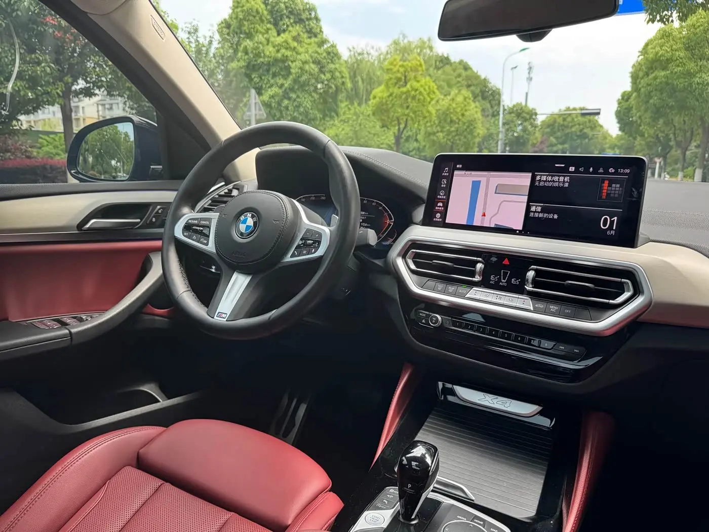 BMW X4 2022 — Фото 12/15