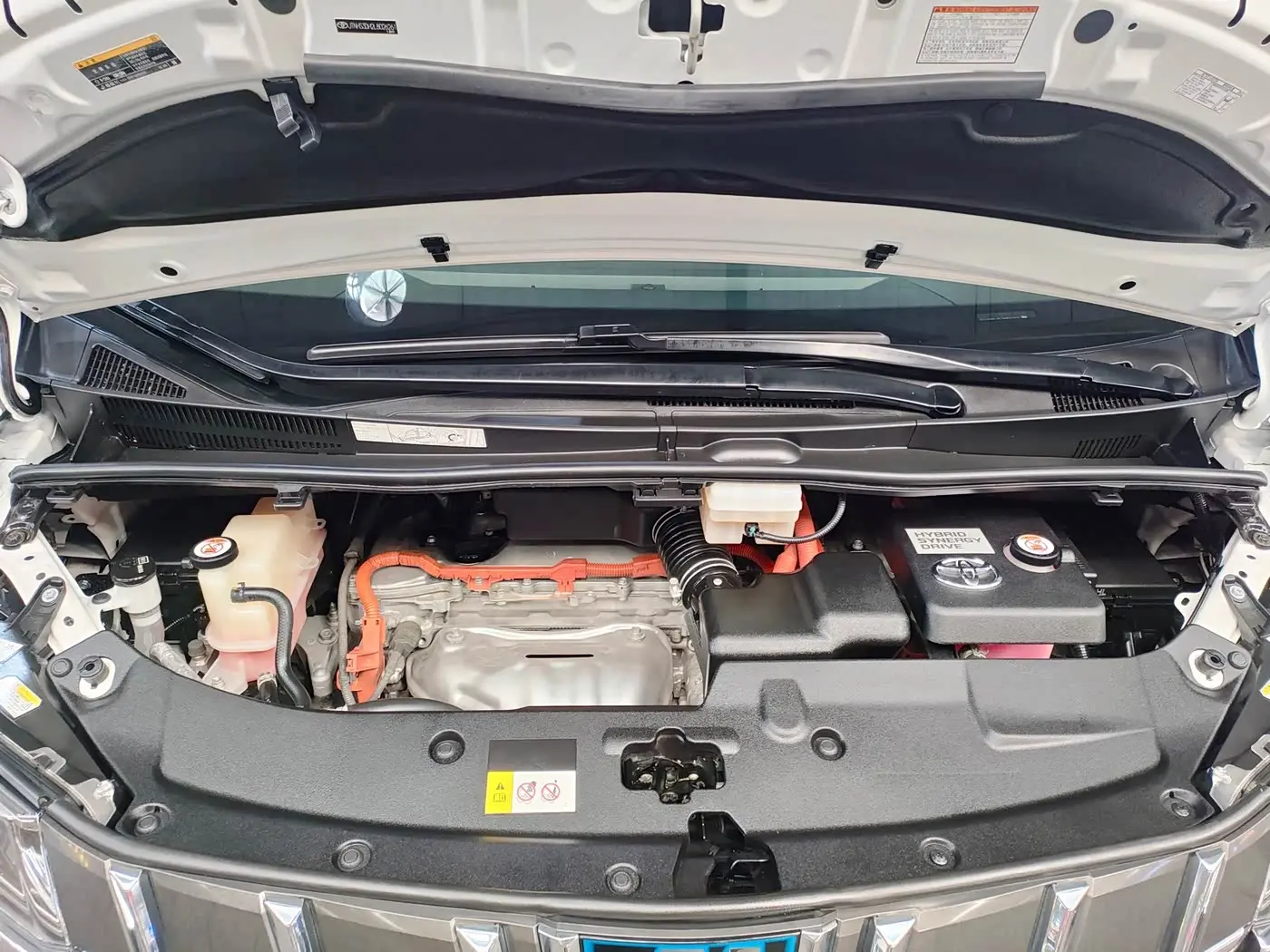Toyota Alphard 2021 — Photo 17/18