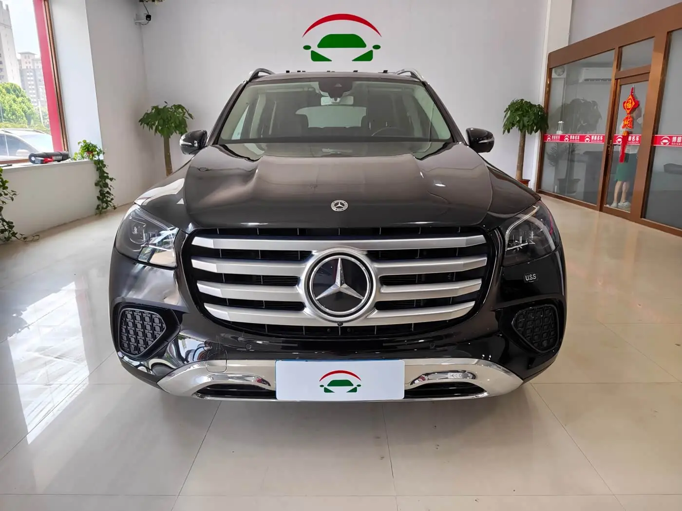 Mercedes-Benz GLS 2023 — Photo 1/12